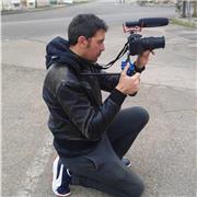 Salve sono Christian Manno. Ho 45 anni, laureato presso l’Università del Salento in Scienze della dell’Educazione con 106/110 con tesi in “Antropologia filmica”.
Master post laurea in nuovi media e formazione, educatore professionale e della comunicazione